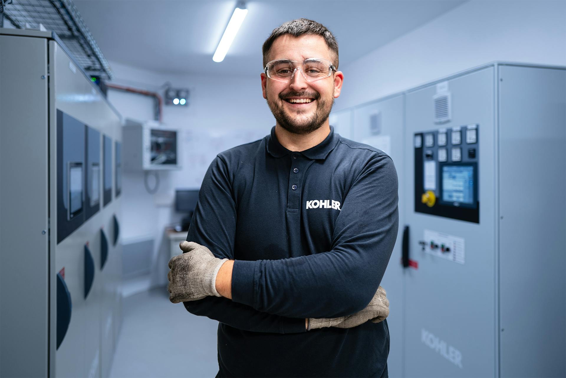 KOHLER Service France, c’est 110 techniciens formés pour assurer la mise en conformité et l’entretien de votre équipement, quelle que soit sa marque, prêts à intervenir en moins de 4 heures, 7j/7, 24h/24.
